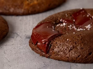 CHOCOLATE CON SAL RELLENAS